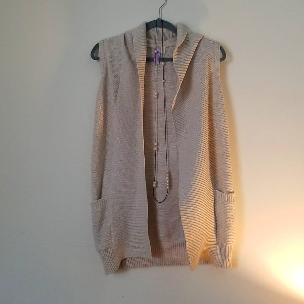 Long woven vest with pockets & hood